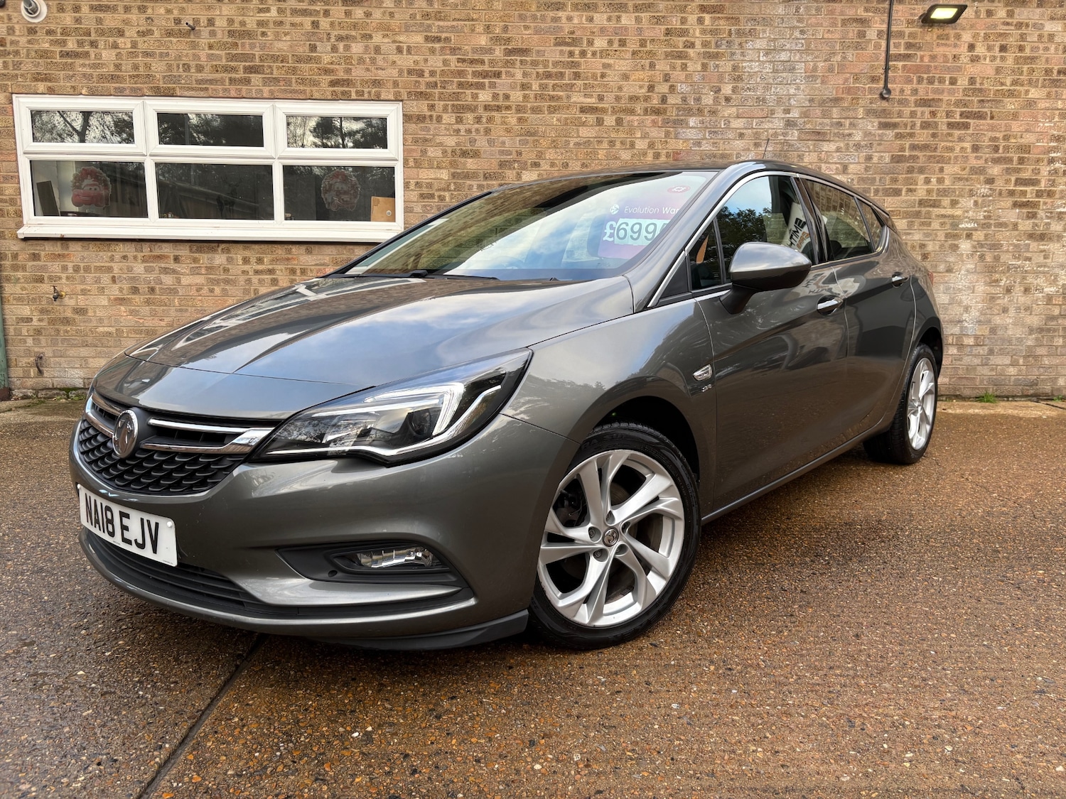 Used Vauxhall Astra 2018 for sale - 76682671: Photo 2