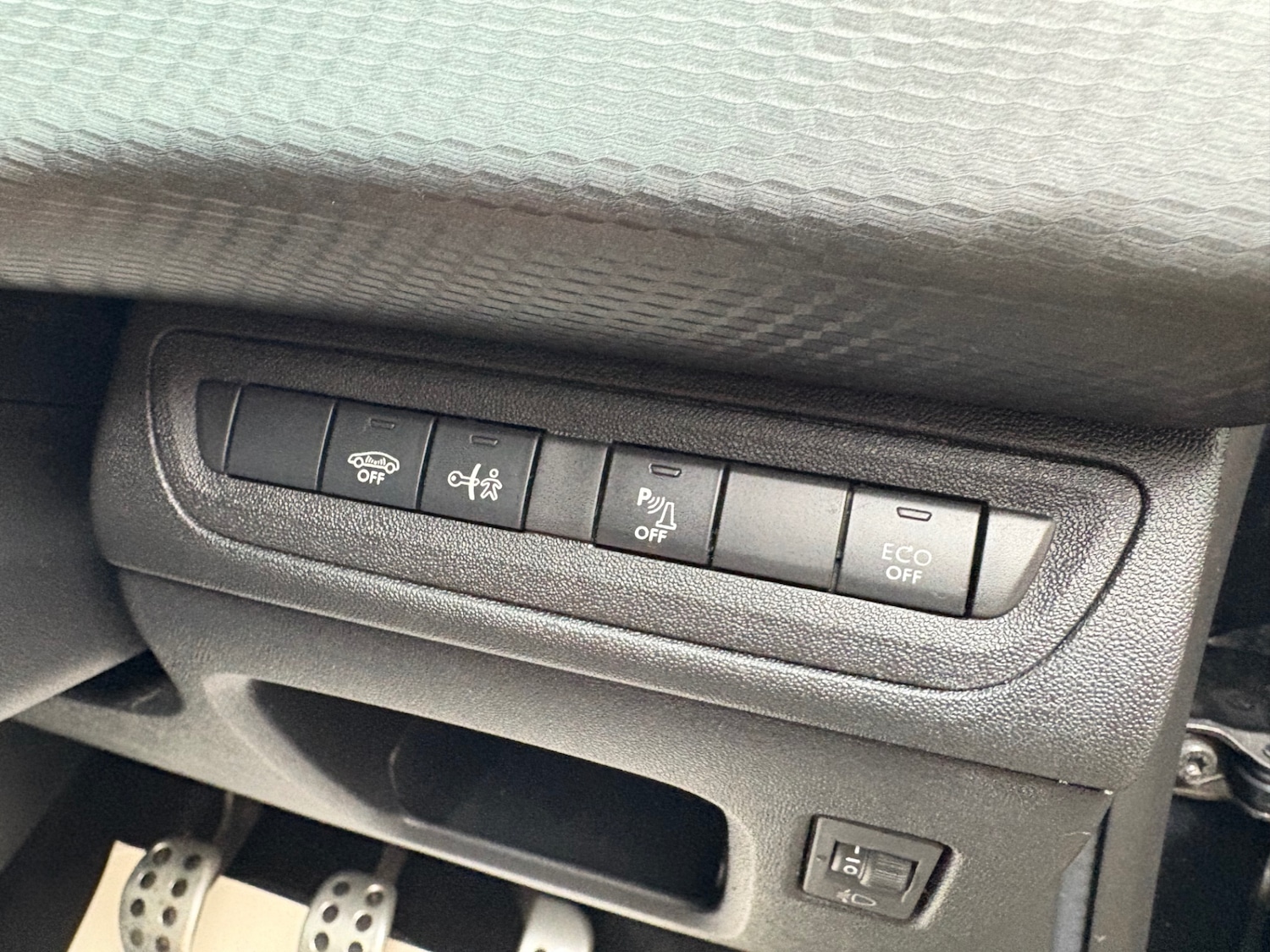 Used Peugeot 2008 2016 for sale - 77781920: Photo 17