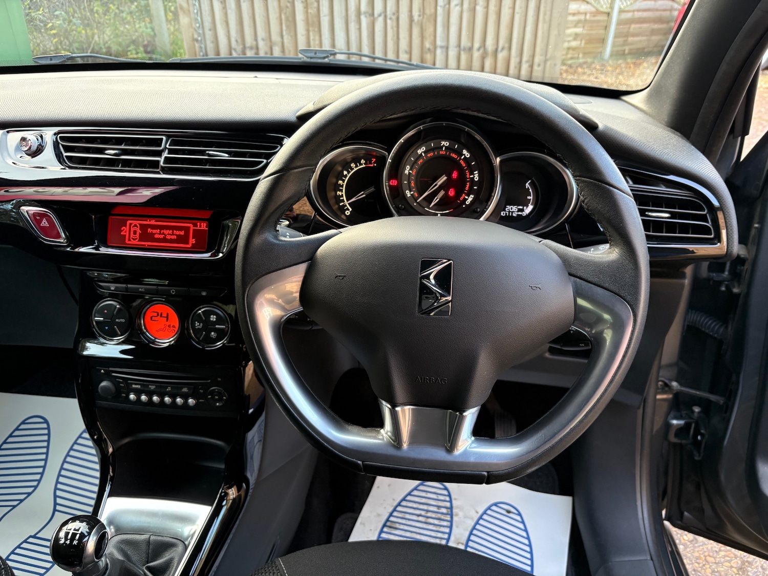 Used Citroen DS3 2013 for sale - 76854873: Photo 11