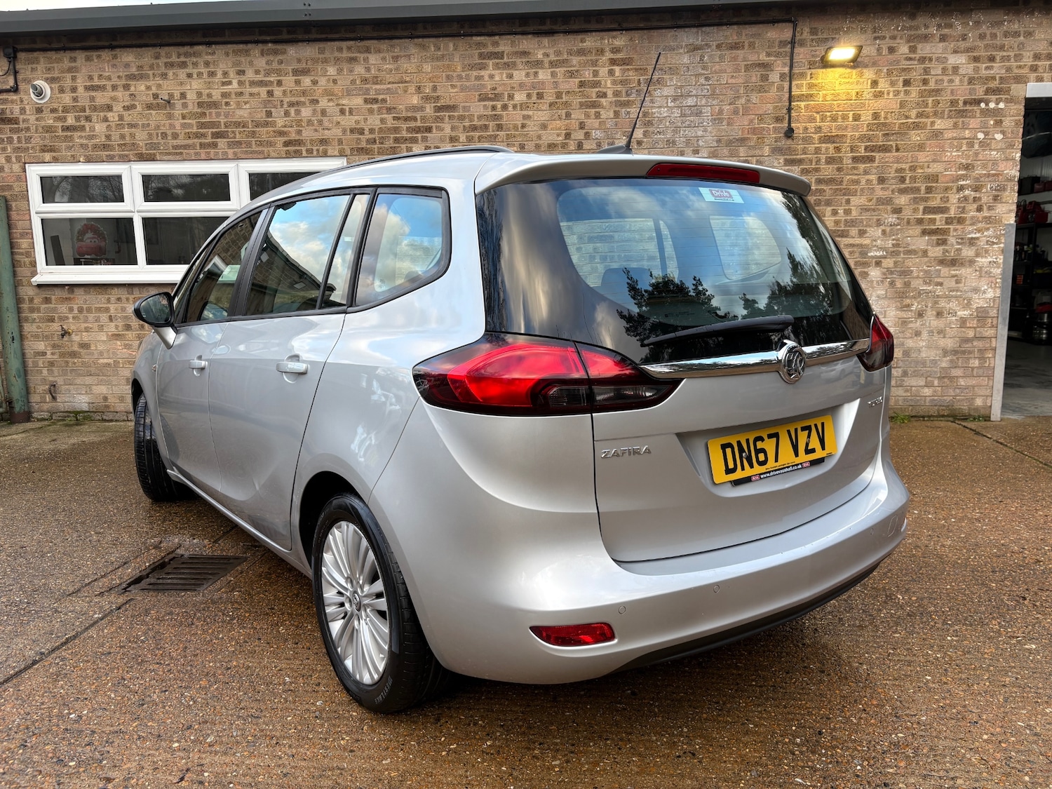 Used Vauxhall Zafira 2017 for sale - 77409825: Photo 3