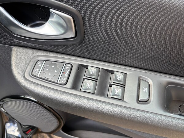 Used Renault Clio 2019 for sale - 75714152: Photo 17