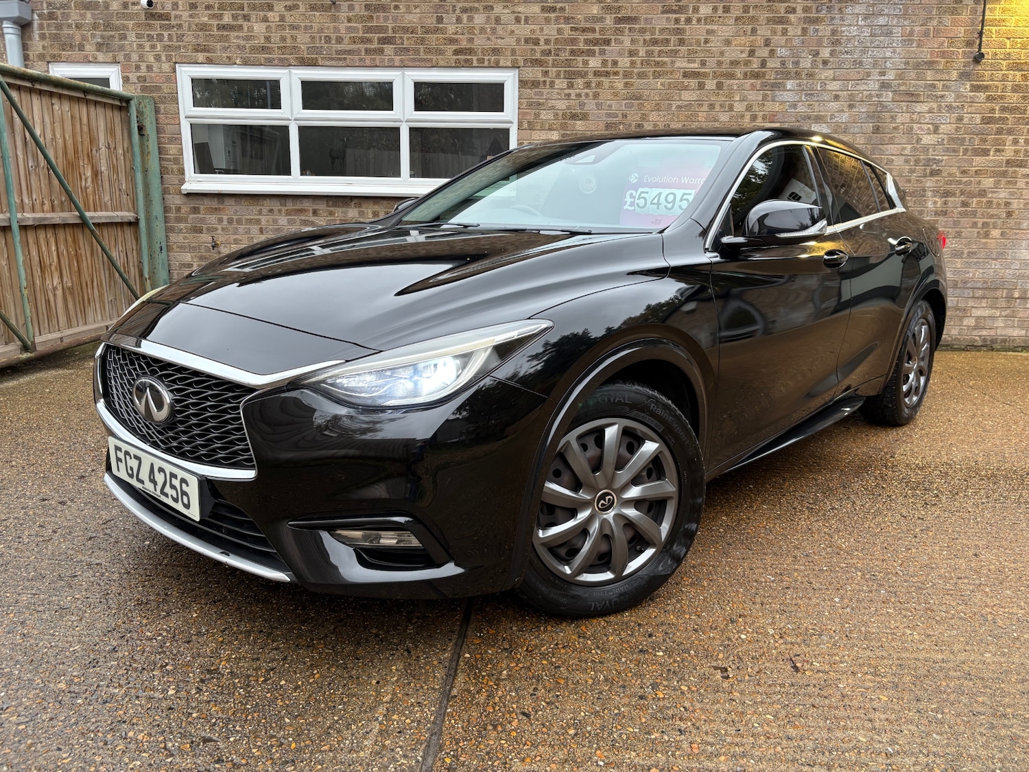 Used Infiniti Q30 2017 for sale - 76526087: Photo 2