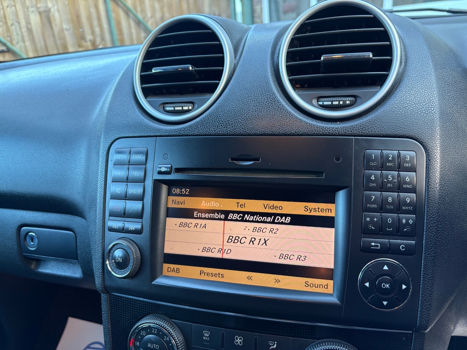 Used Mercedes-Benz M Class 2010 for sale - 77896159: Photo 15