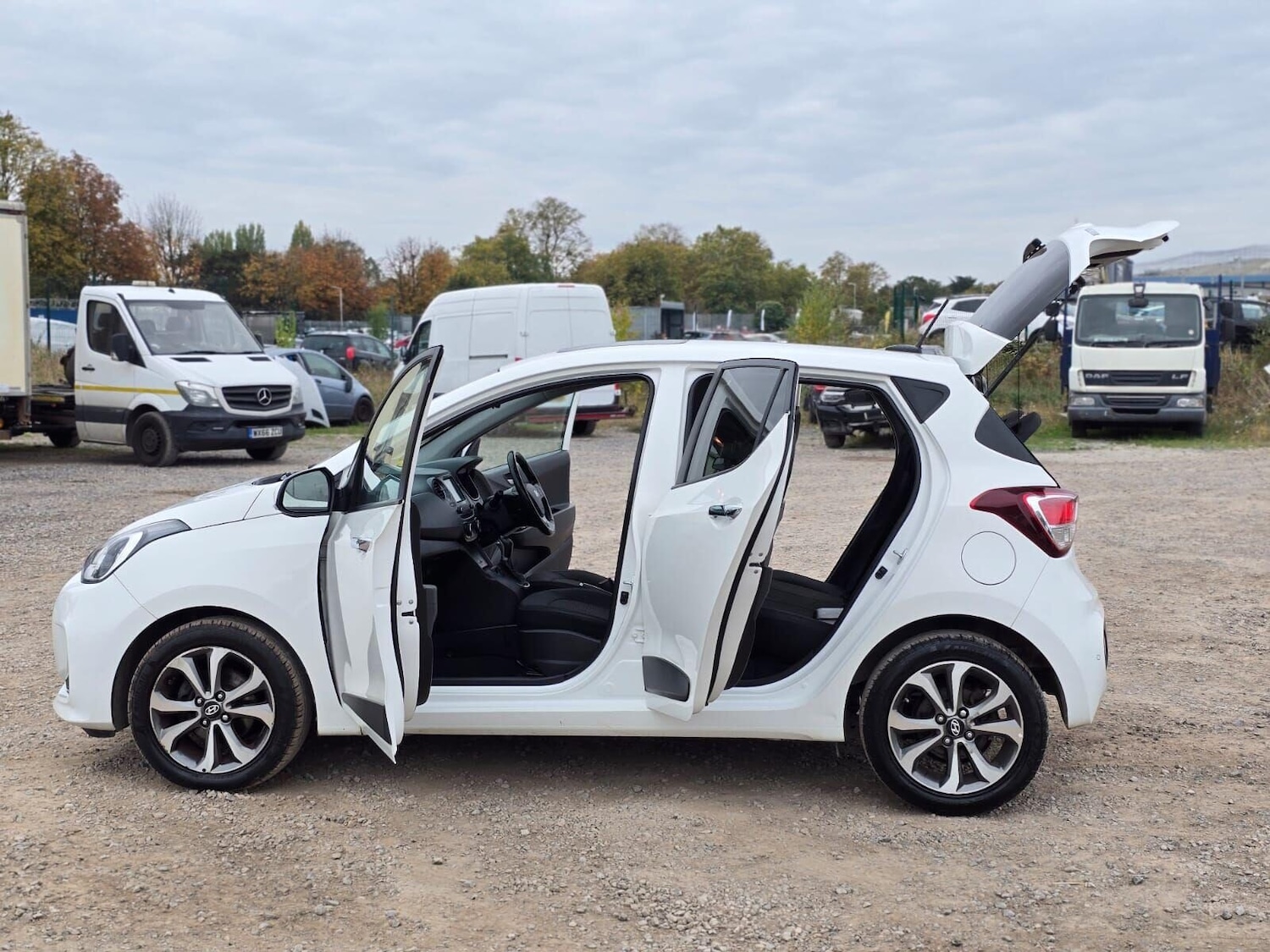 Used Hyundai i10 2018 for sale - 76173583: Photo 11