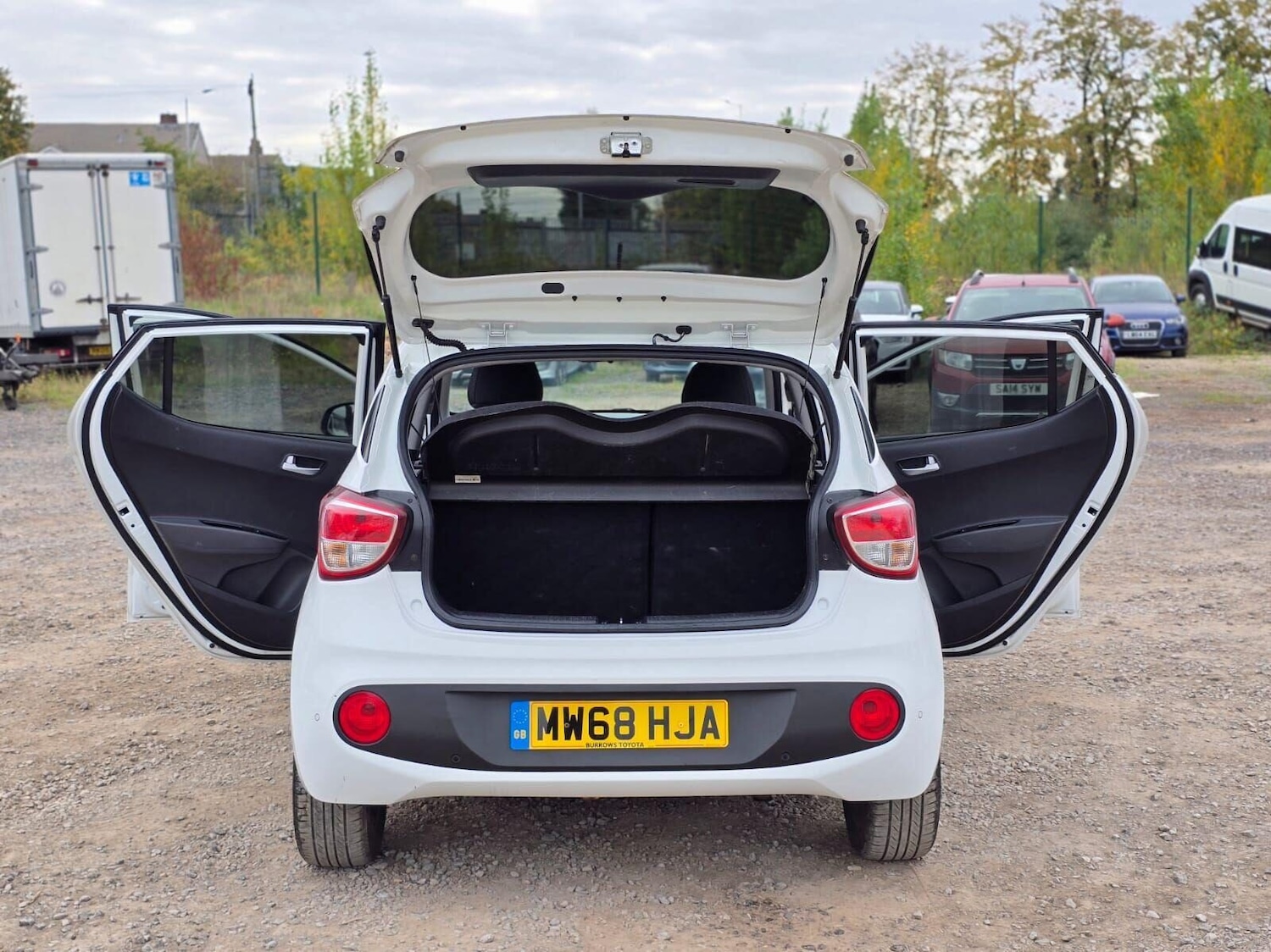 Used Hyundai i10 2018 for sale - 76173583: Photo 12