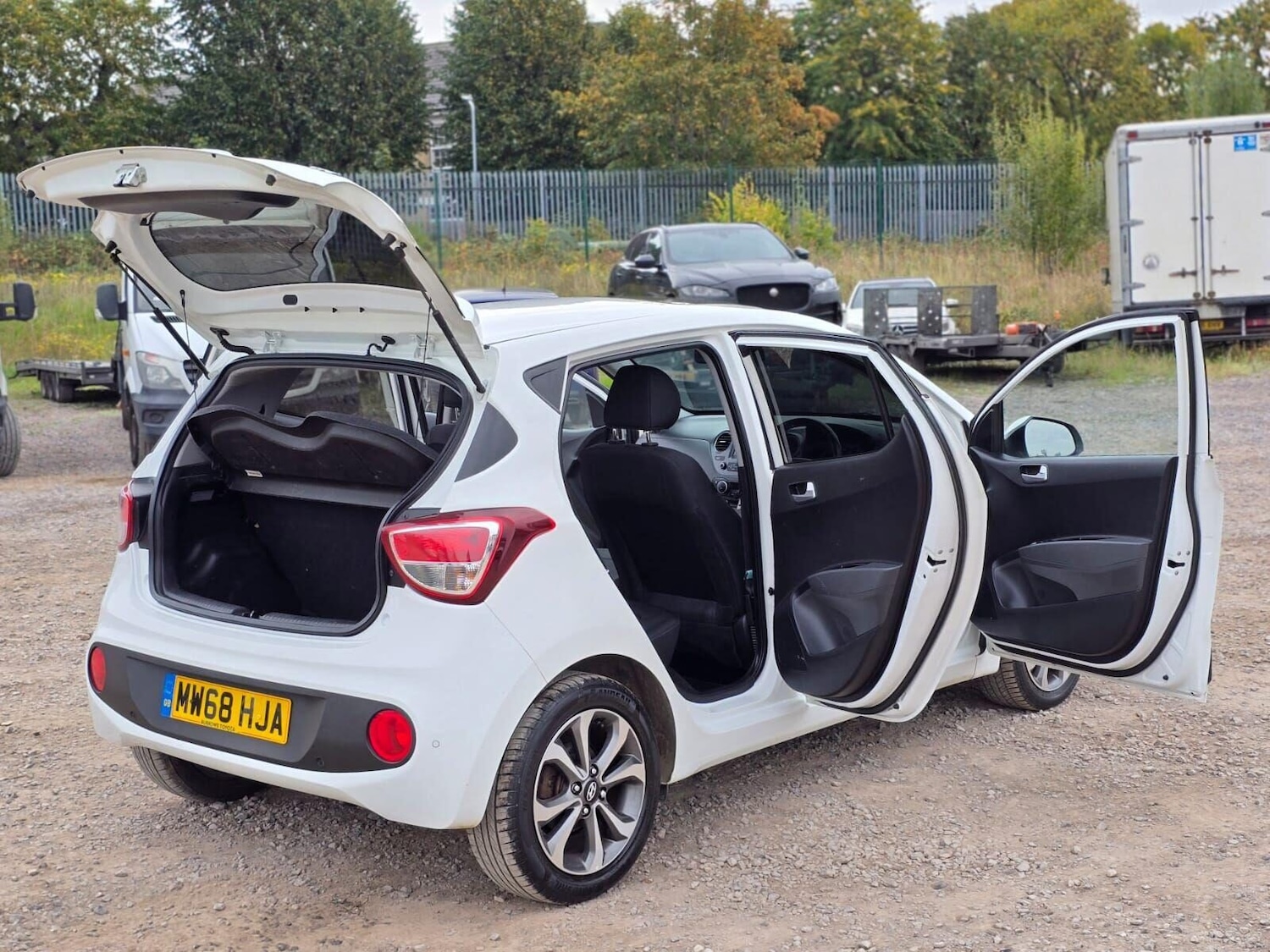 Used Hyundai i10 2018 for sale - 76173583: Photo 17