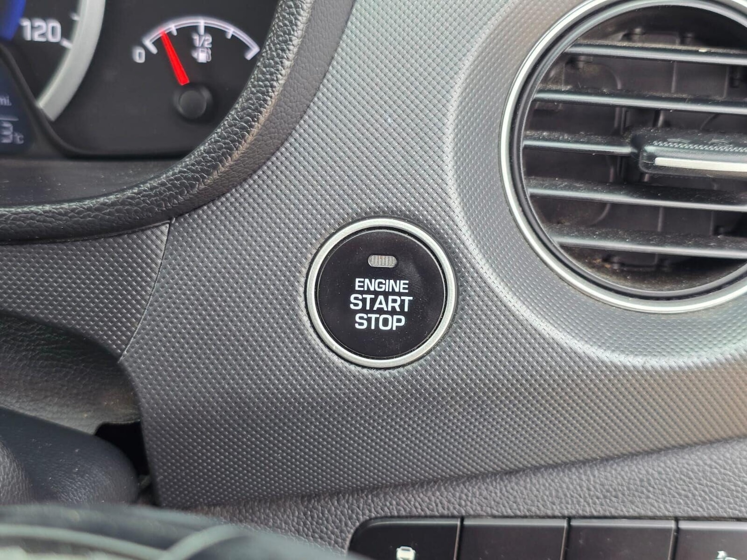 Used Hyundai i10 2018 for sale - 76173583: Photo 29