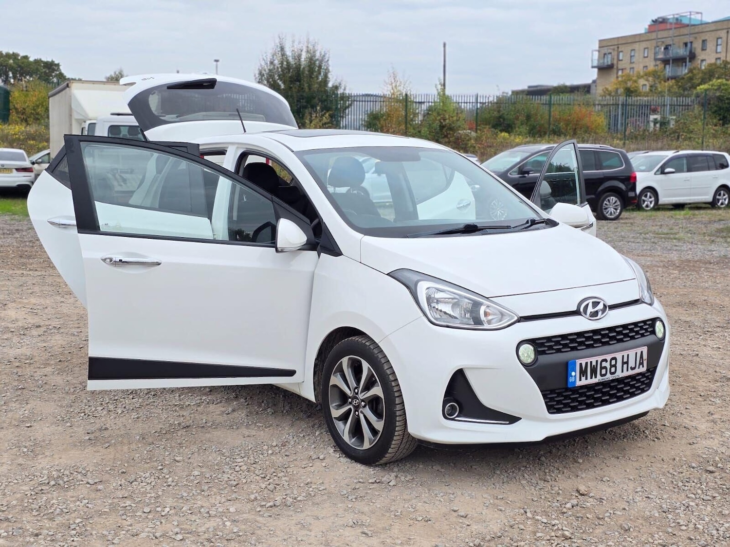Used Hyundai i10 2018 for sale - 76173583: Photo 6