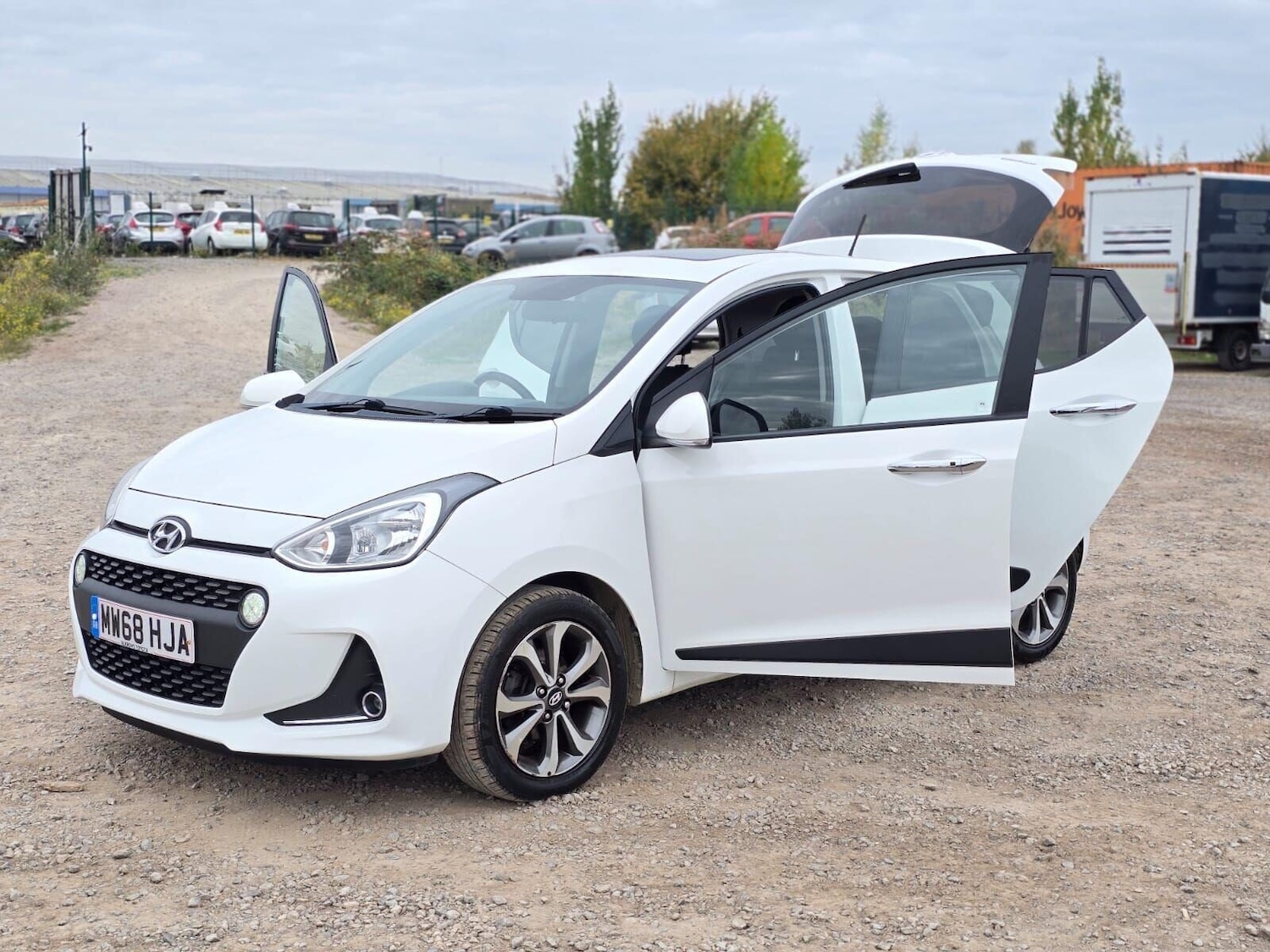 Used Hyundai i10 2018 for sale - 76173583: Photo 8