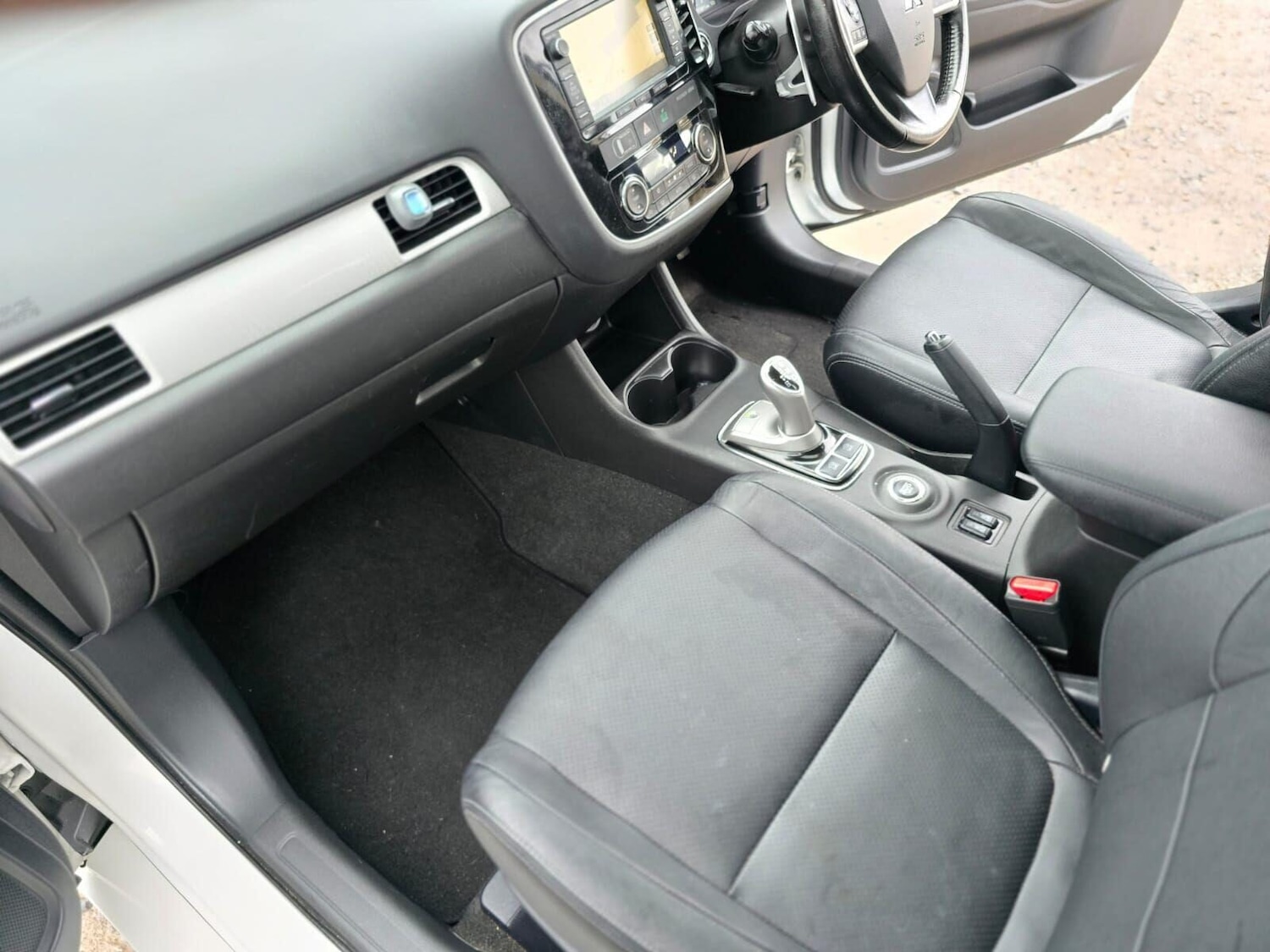 Used Mitsubishi Outlander 2015 for sale - 76444365: Photo 38