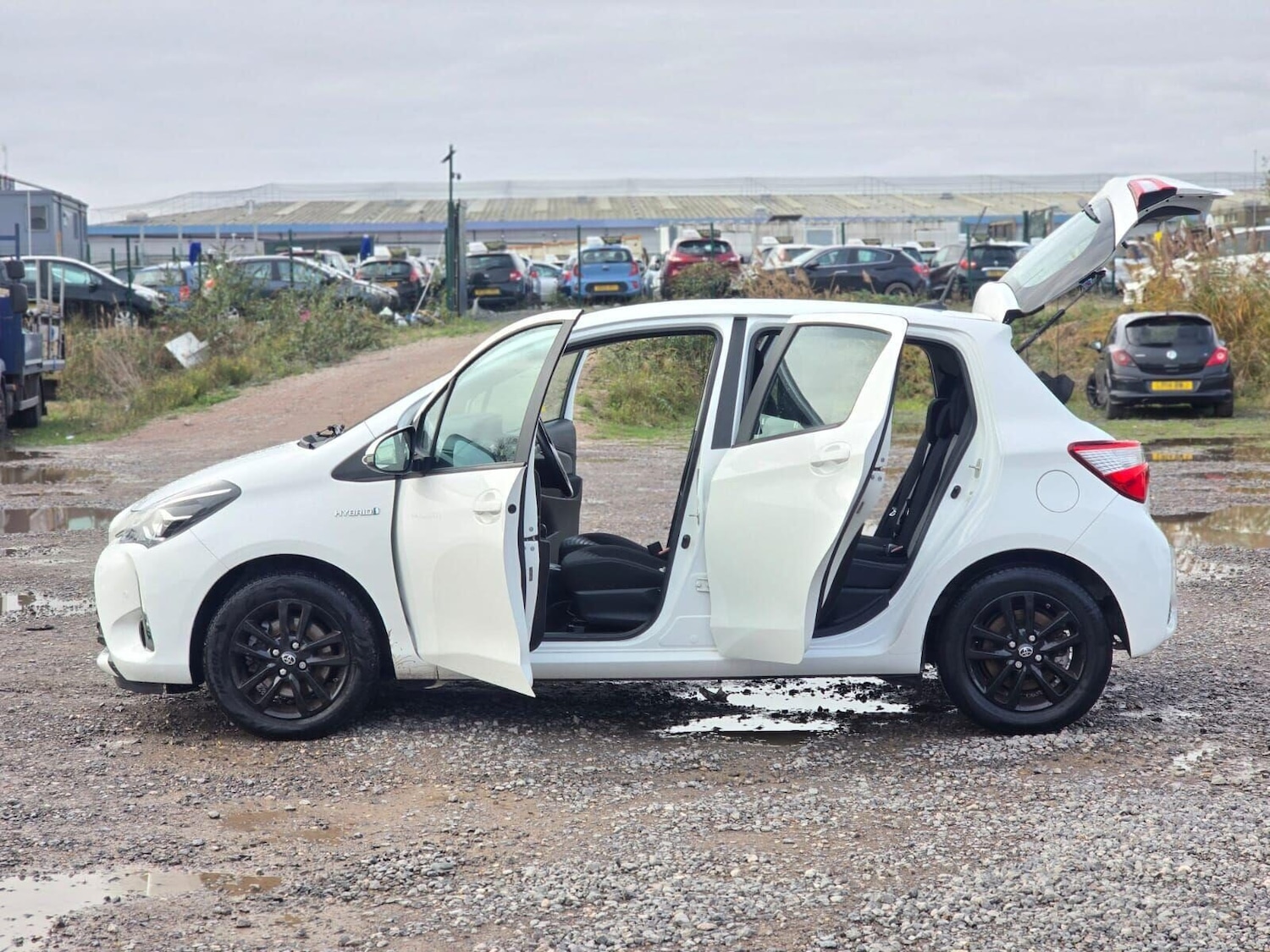 Used Toyota Yaris 2018 for sale - 76324057: Photo 11