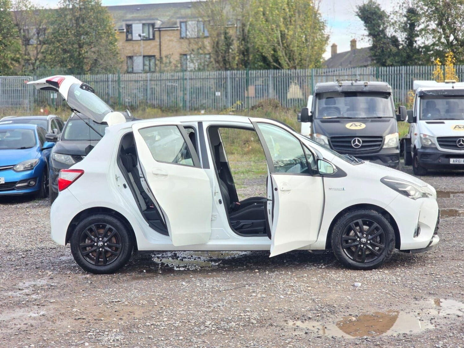 Used Toyota Yaris 2018 for sale - 76324057: Photo 14