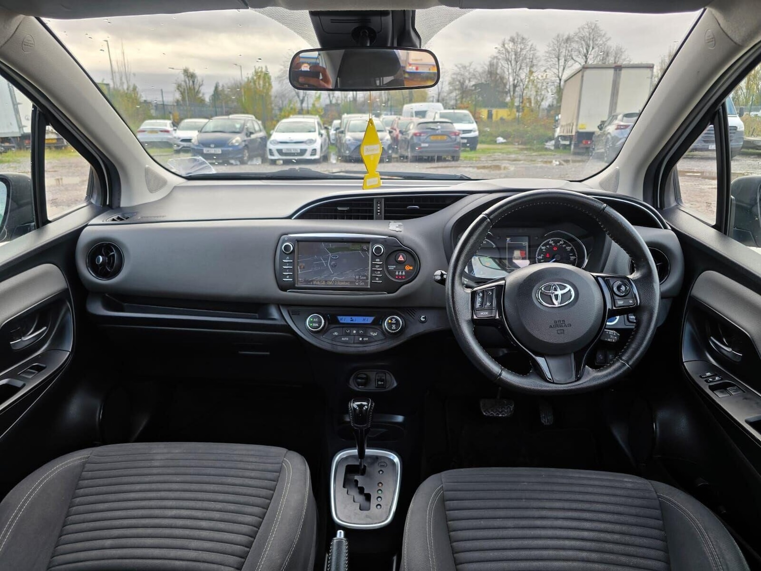 Used Toyota Yaris 2018 for sale - 76324057: Photo 17