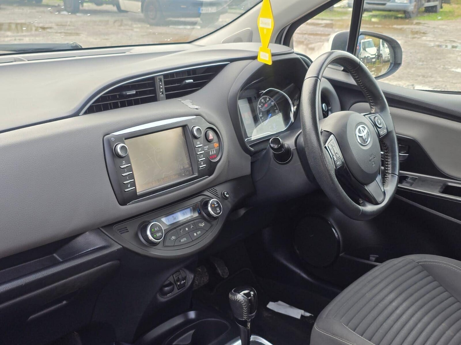 Used Toyota Yaris 2018 for sale - 76324057: Photo 20