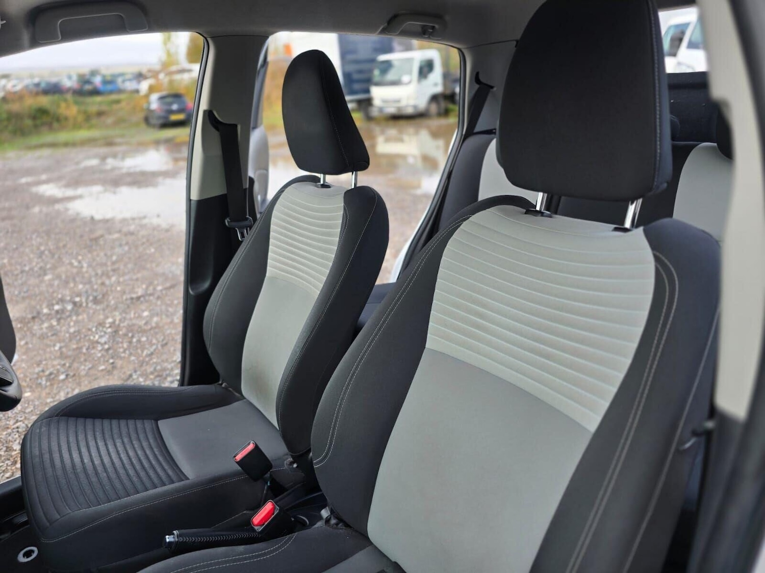 Used Toyota Yaris 2018 for sale - 76324057: Photo 37