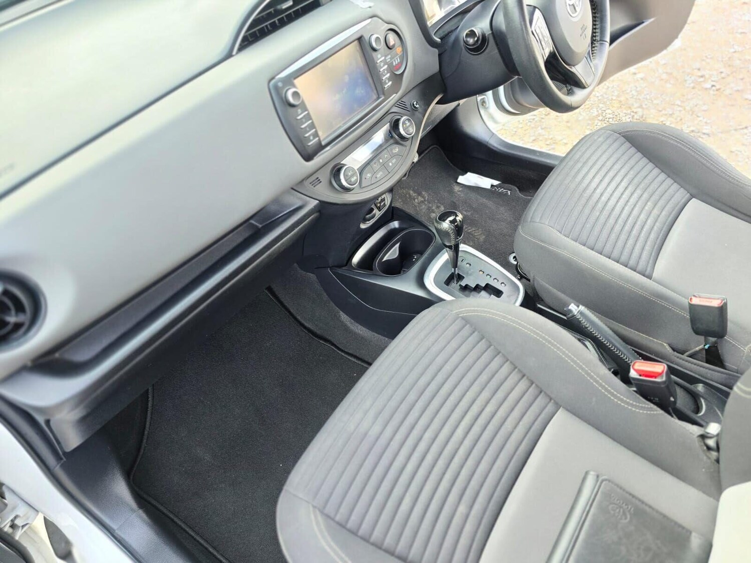 Used Toyota Yaris 2018 for sale - 76324057: Photo 38