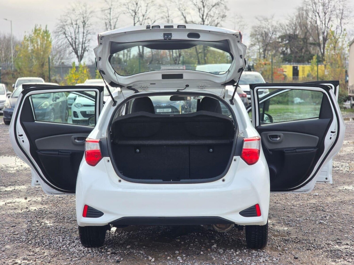 Used Toyota Yaris 2018 for sale - 76324057: Photo 57