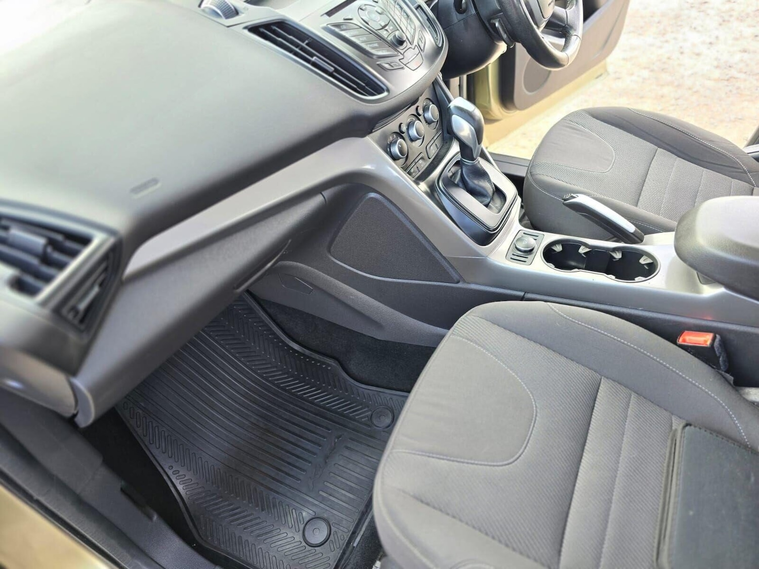 Used Ford Kuga 2015 for sale - 75987399: Photo 41