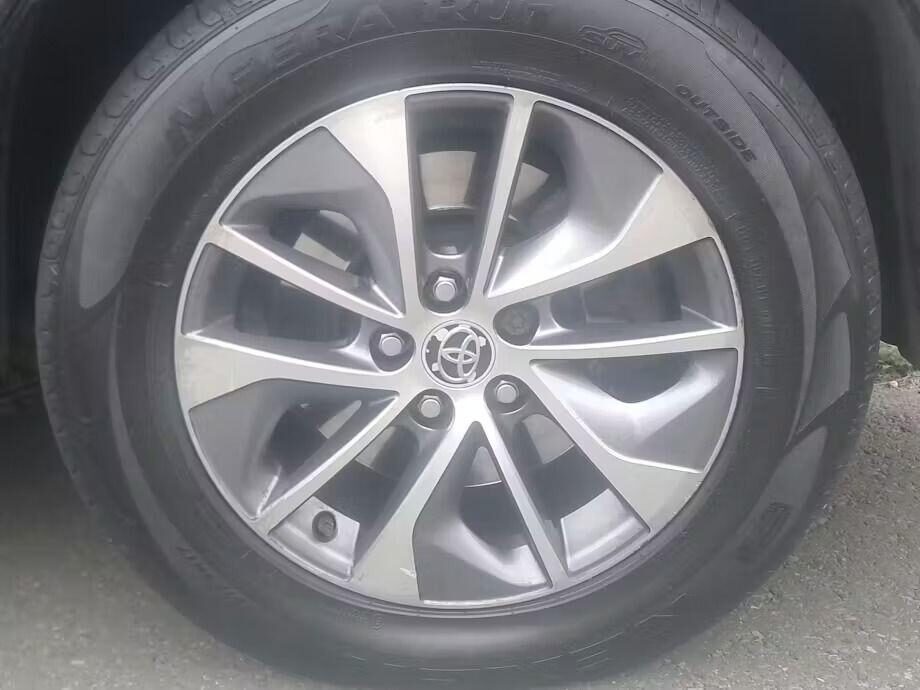 Used Toyota RAV4 2017 for sale - 77997112: Photo 8