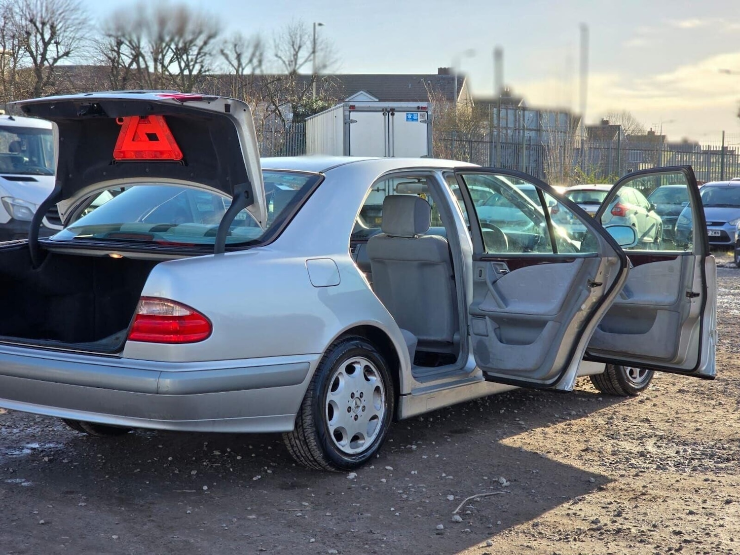 Used Mercedes-Benz E Class 2001 for sale - 77247510: Photo 17
