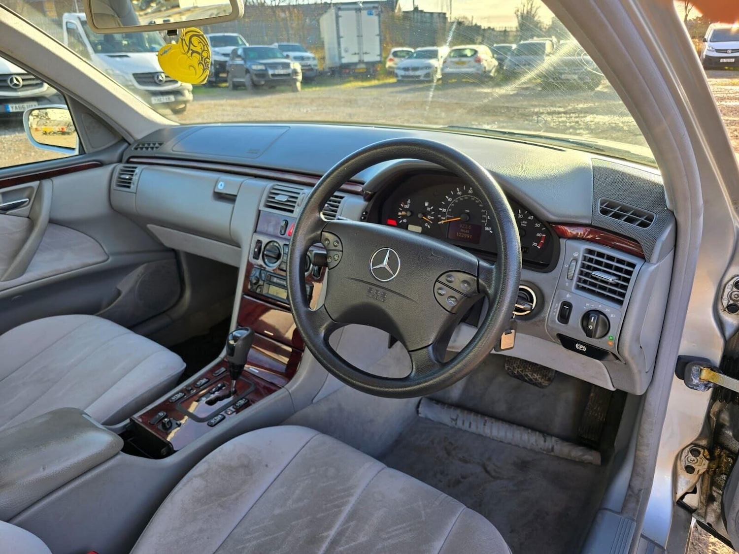 Used Mercedes-Benz E Class 2001 for sale - 77247510: Photo 22