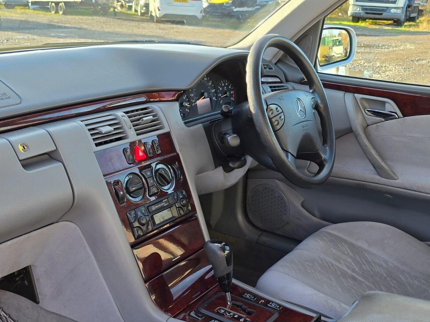 Used Mercedes-Benz E Class 2001 for sale - 77247510: Photo 25