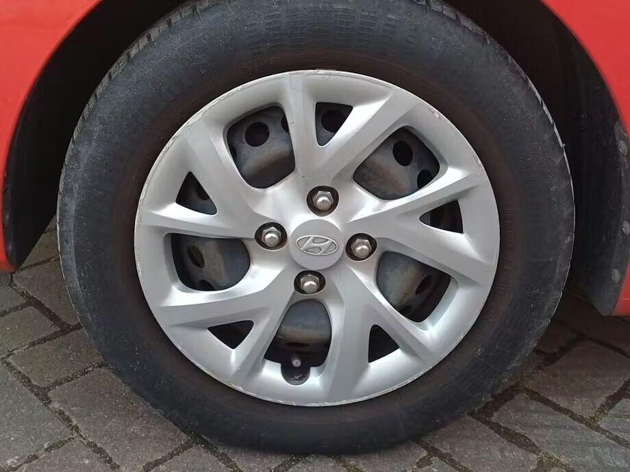 Used Hyundai i10 2018 for sale - 77997104: Photo 9