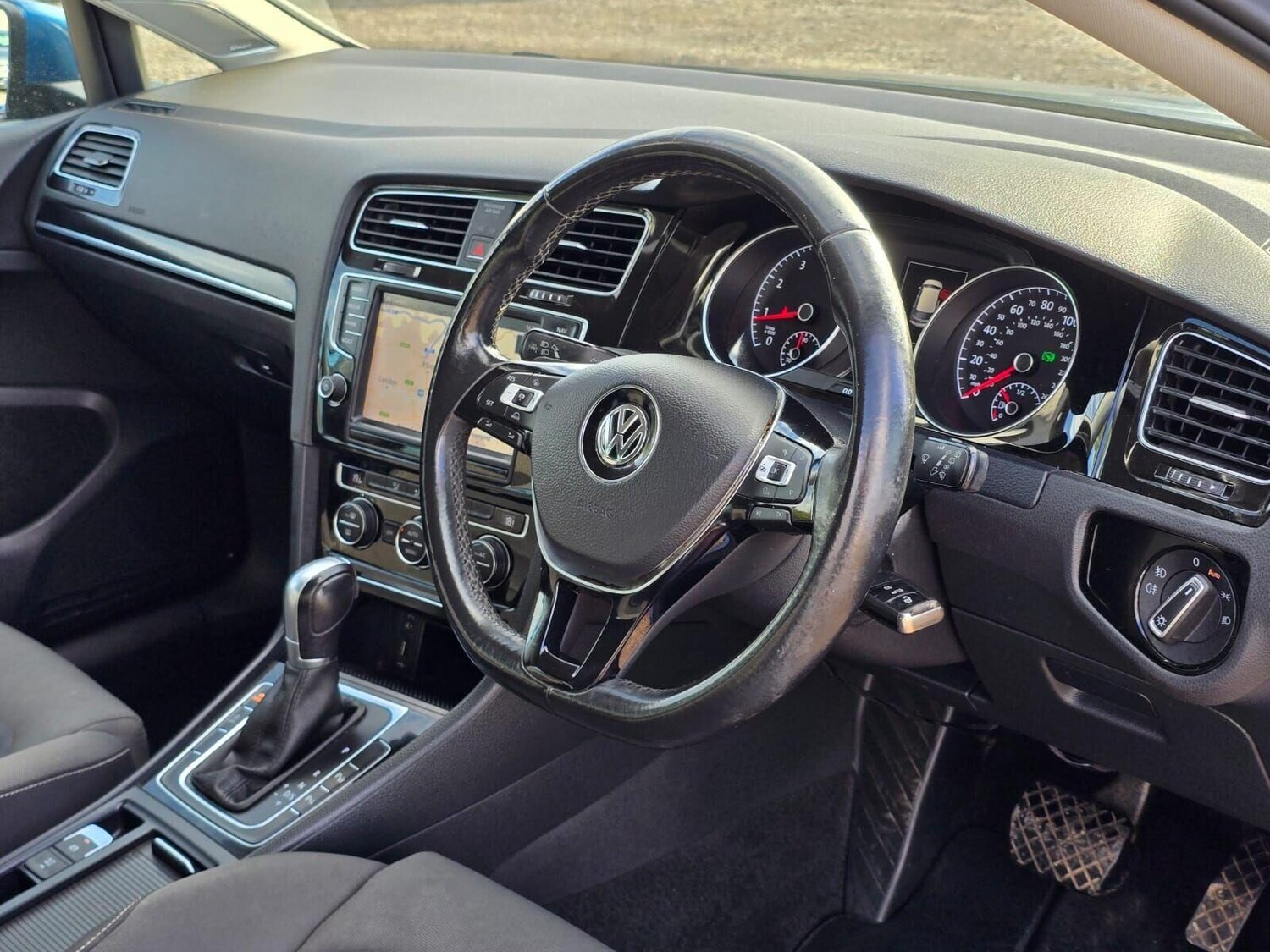 Used Volkswagen Golf 2015 for sale - 76211422: Photo 21