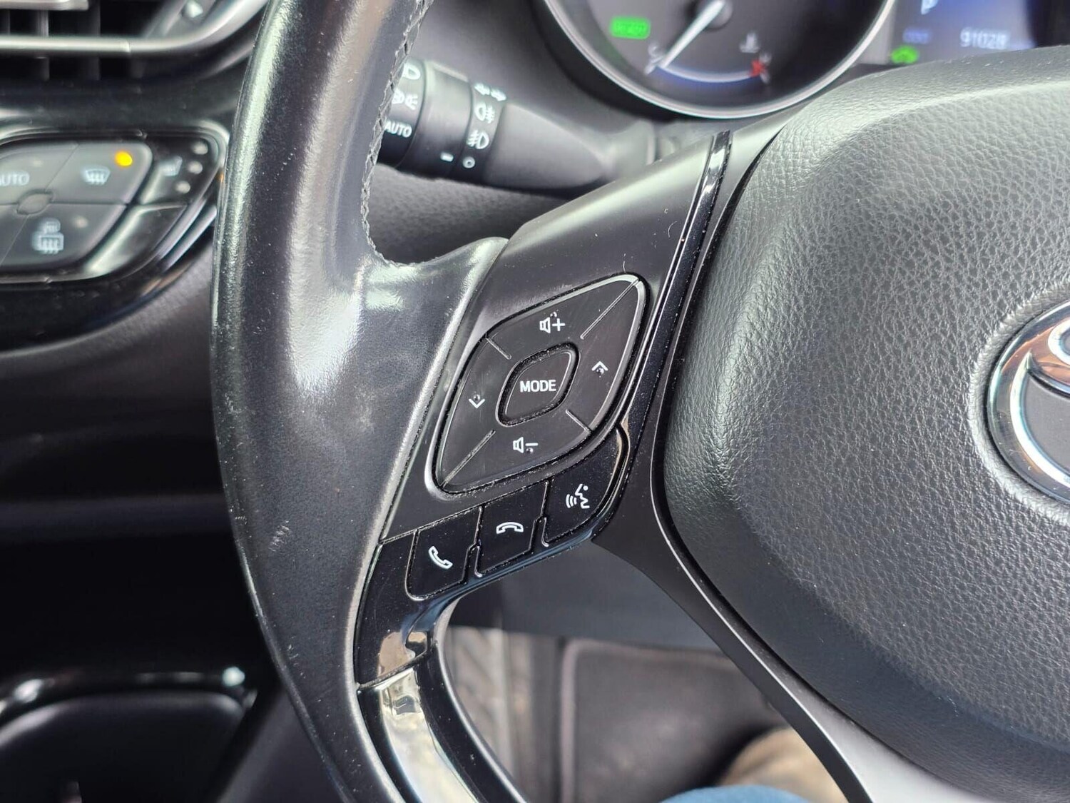 Used Toyota C-HR 2017 for sale - 75962235: Photo 31