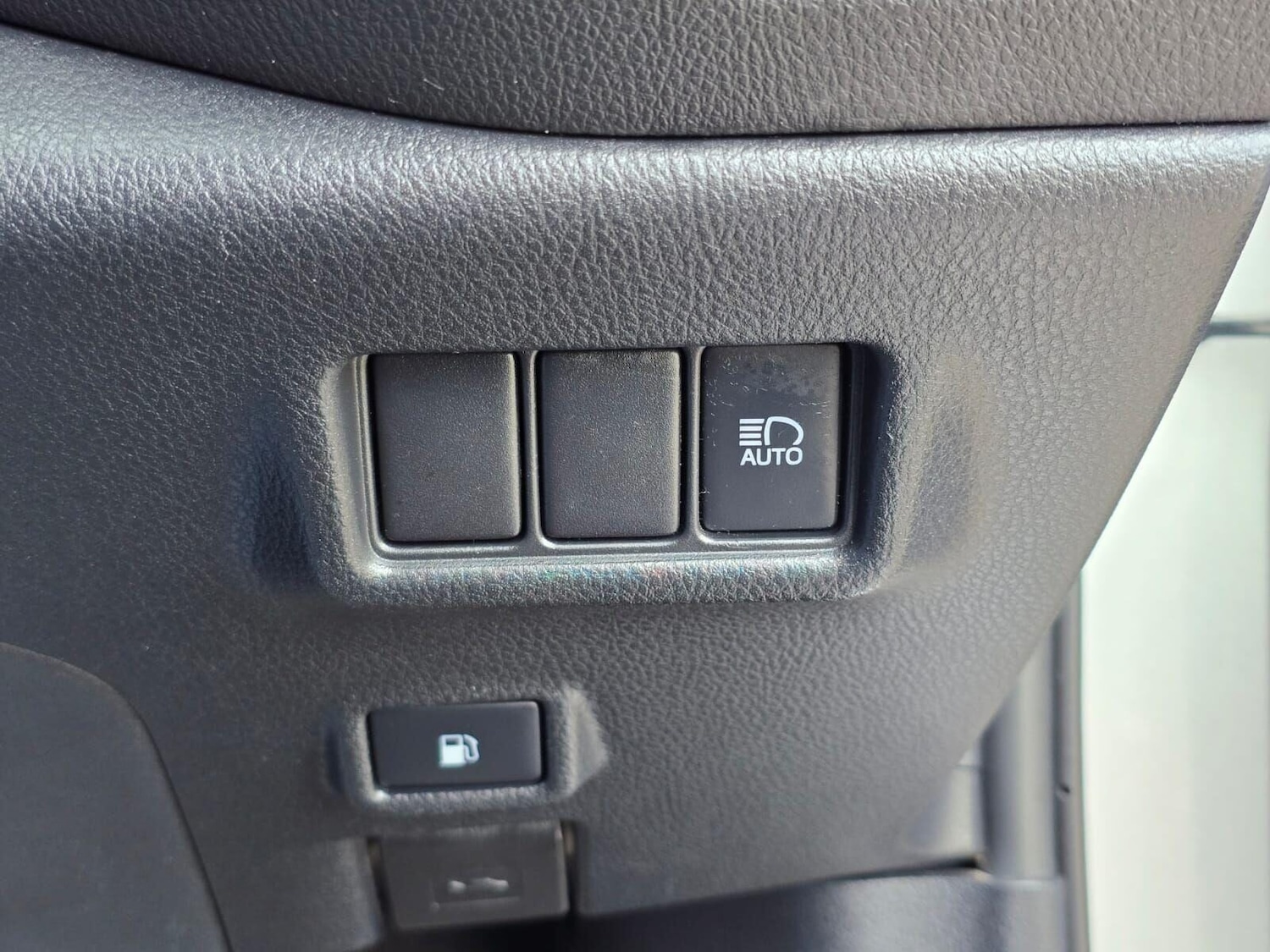 Used Toyota C-HR 2017 for sale - 75962235: Photo 32