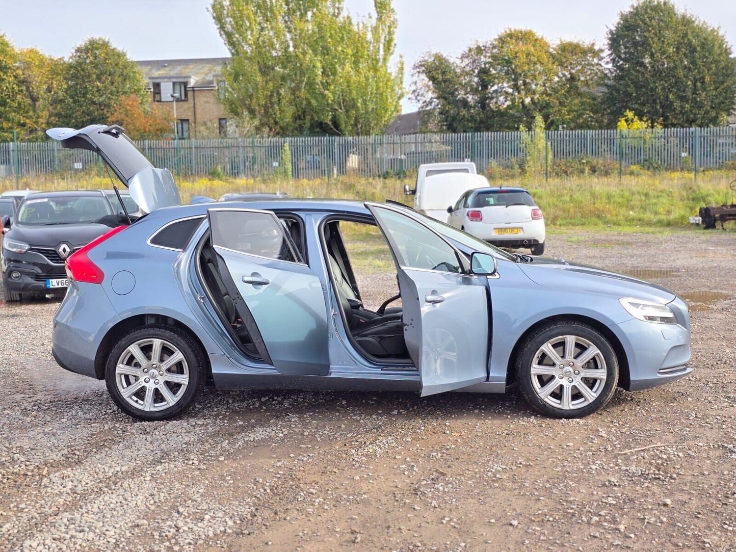 Used Volvo V40 2018 for sale - 76312216: Photo 14