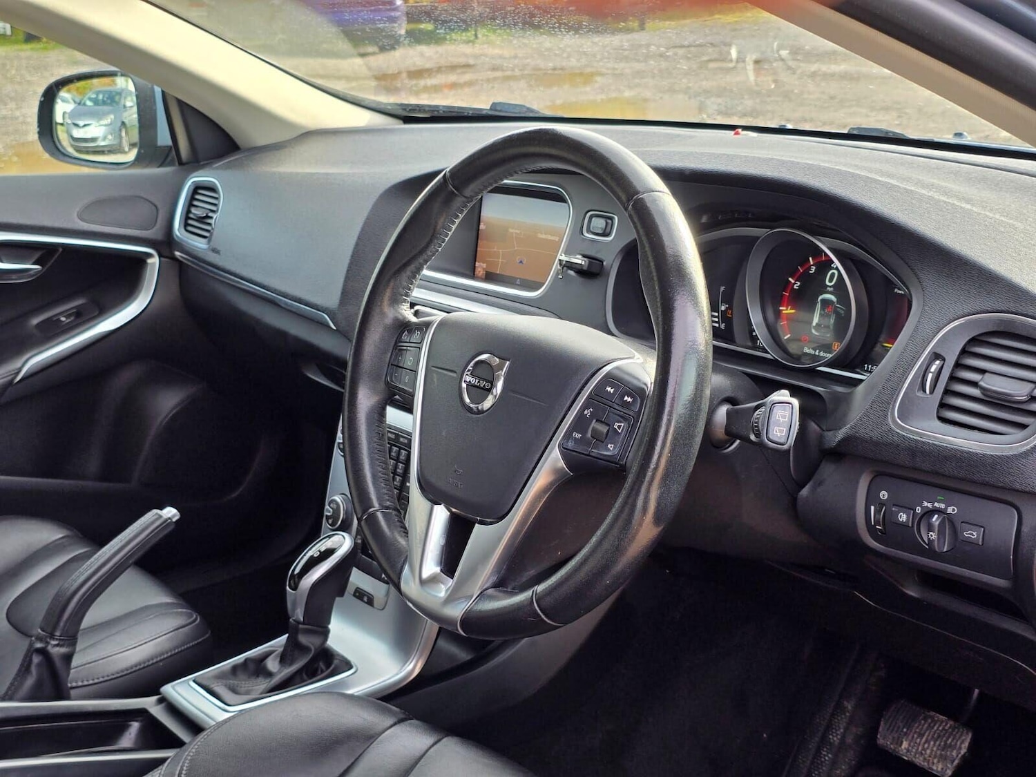 Used Volvo V40 2018 for sale - 76312216: Photo 21