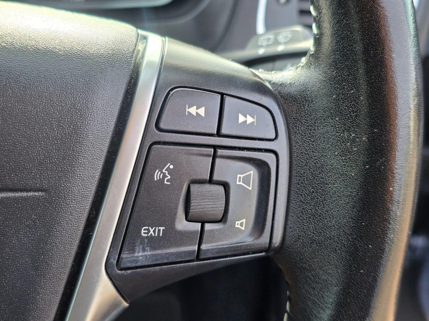 Used Volvo V40 2018 for sale - 76312216: Photo 26