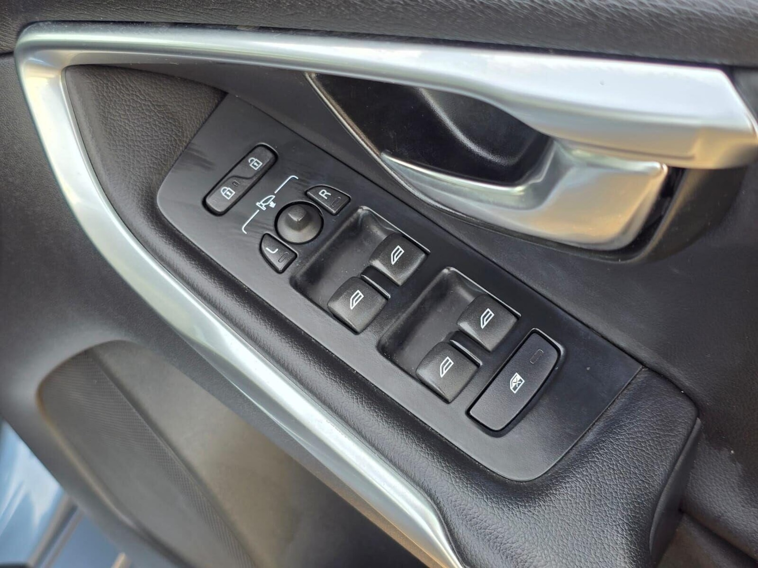 Used Volvo V40 2018 for sale - 76312216: Photo 29