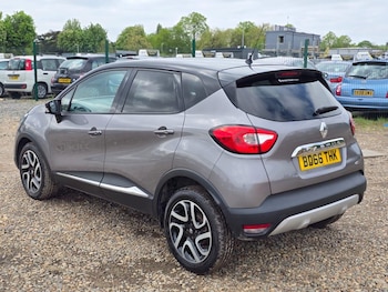Used Renault Captur 2016 for sale - 78434000: Photo