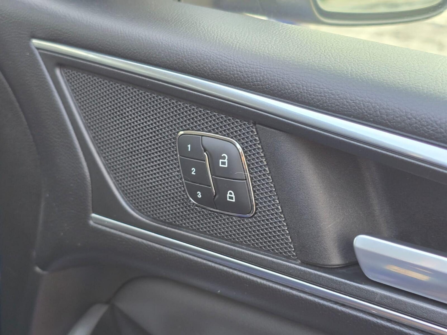 Used Ford S-Max 2017 for sale - 76469378: Photo 24