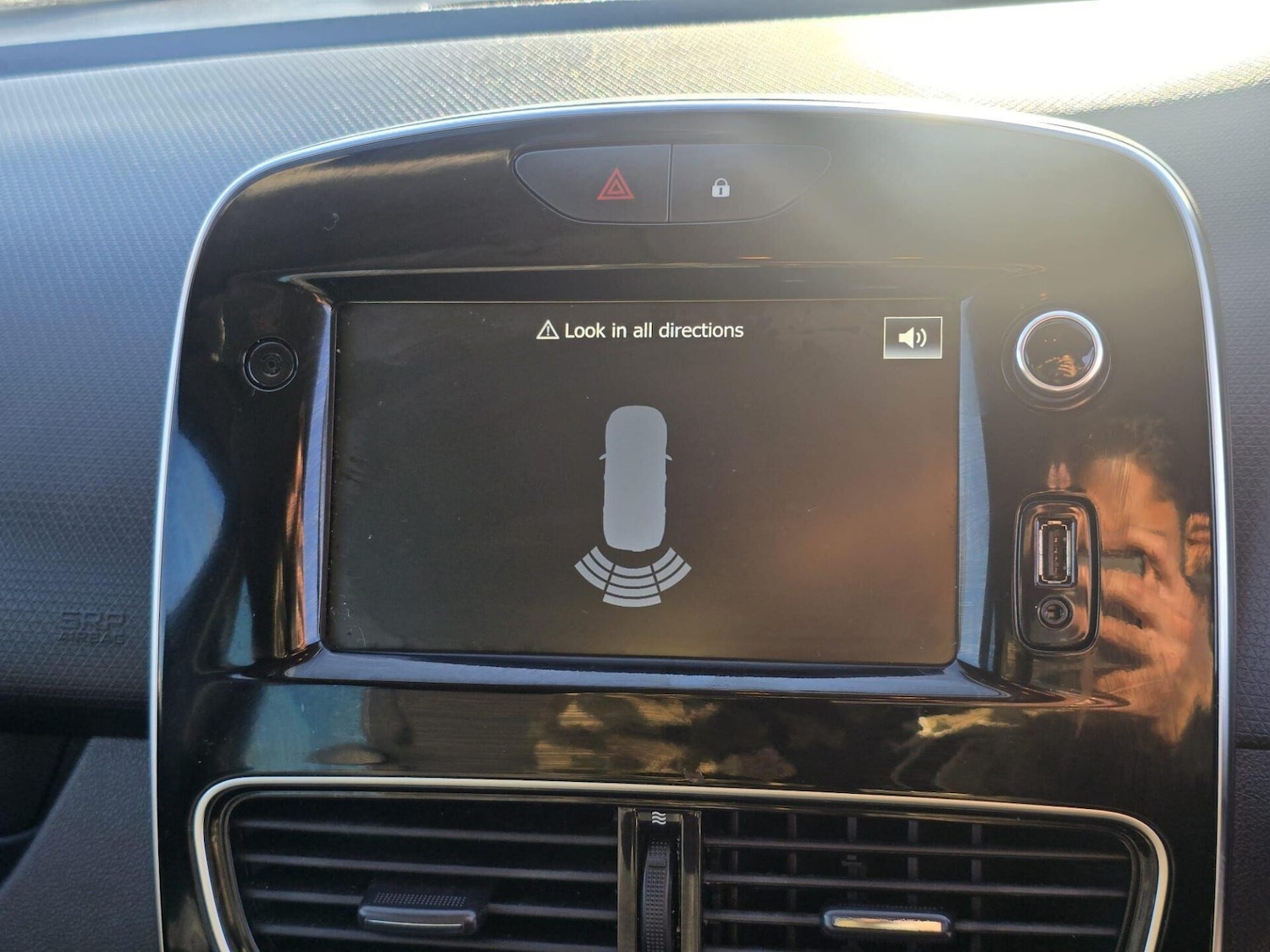 Used Renault Clio 2019 for sale - 76972540: Photo 35