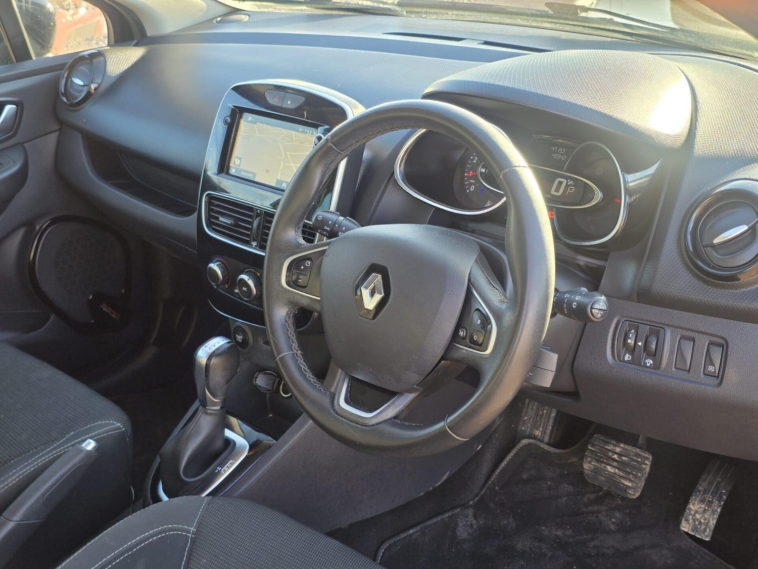 Used Renault Clio 2019 for sale - 76972540: Photo 39