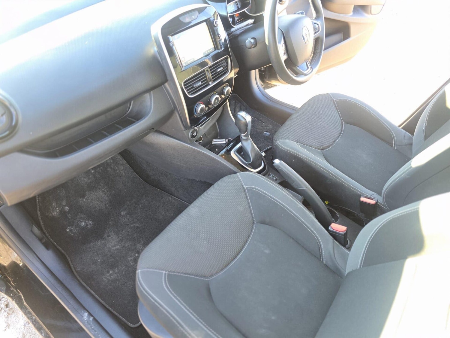 Used Renault Clio 2019 for sale - 76972540: Photo 40