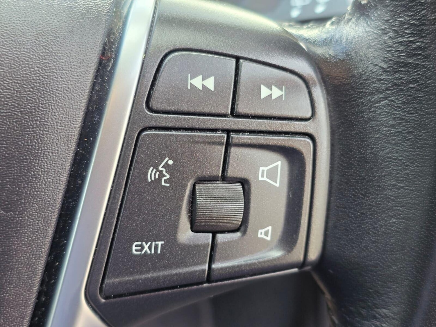 Used Volvo V40 2018 for sale - 76406107: Photo 31