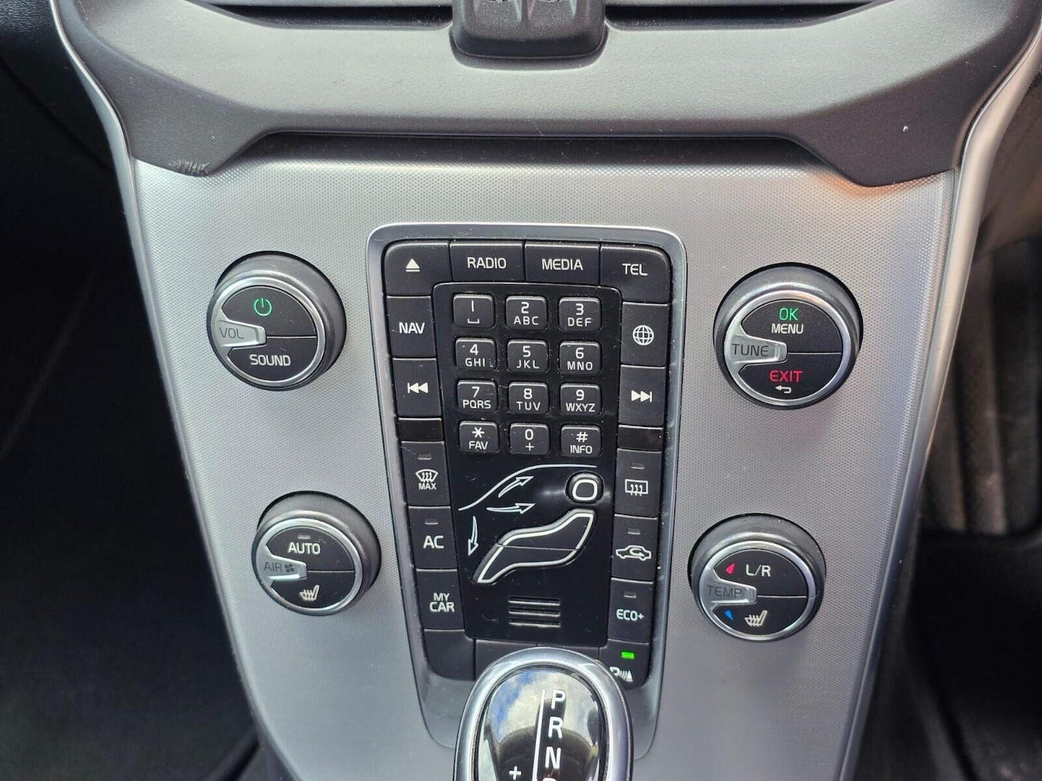 Used Volvo V40 2018 for sale - 76406107: Photo 32