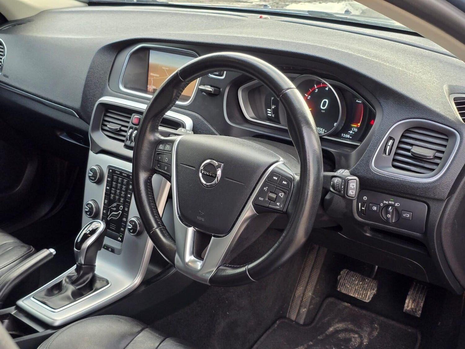 Used Volvo V40 2018 for sale - 76406107: Photo 38