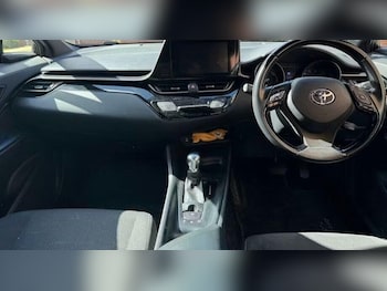 Used Toyota C-HR 2017 for sale - 78633118: Photo