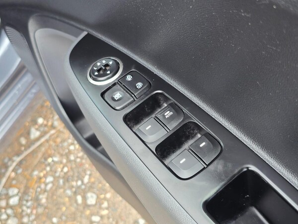 Used Hyundai i10 2017 for sale - 75643710: Photo 41