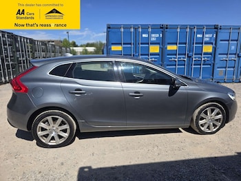 Used Volvo V40 2018 for sale - 79404017: Photo