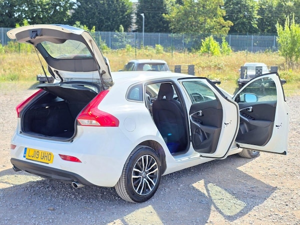 Used Volvo V40 2019 for sale - 75163949: Photo 10