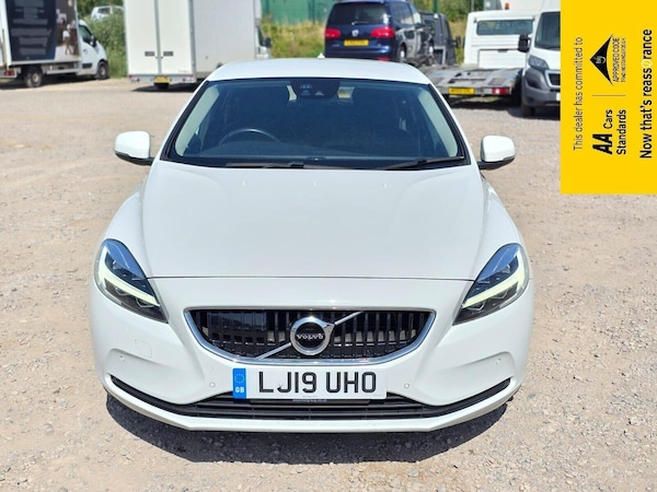Used Volvo V40 2019 for sale - 75163949: Photo 2