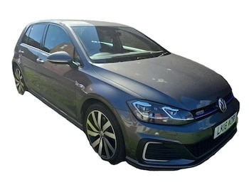 Used Volkswagen Golf 2018 for sale - 78070102: Photo