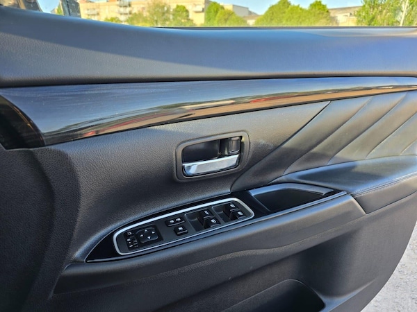 Used Mitsubishi Outlander 2015 for sale - 75054193: Photo 37