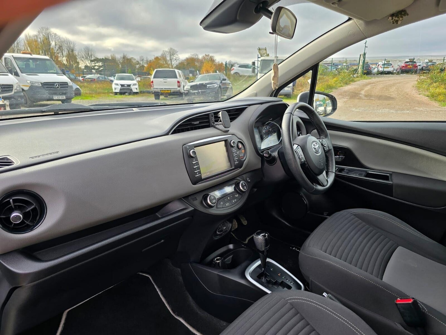 Used Toyota Yaris 2017 for sale - 76069803: Photo 25